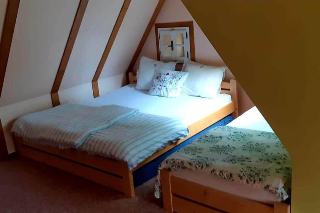 Chaloupka S Rodinnou Tradici Mezimesti Buitenkant foto